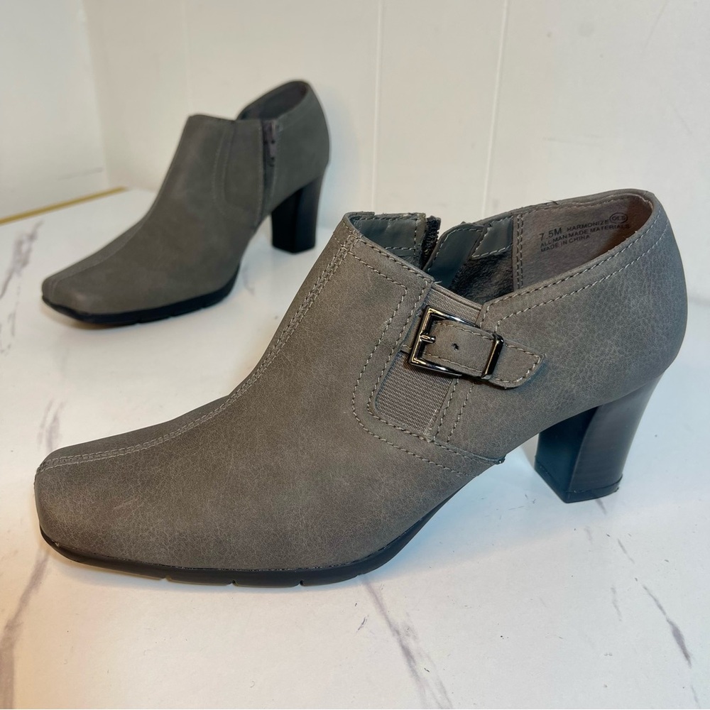 AEROSOLES Gray Buckle Block-Heel Ankle Booties Sz 7.5M